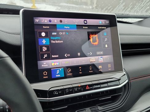 Used 2024 Jeep Compass Trailhawk w/ Trailhawk Elite Group image 14