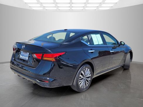 Used 2025 Nissan Altima 2.5 SV FWD image 4
