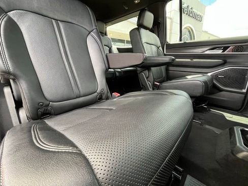 Used 2024 Jeep Wagoneer Series II AWD/4WD image 32