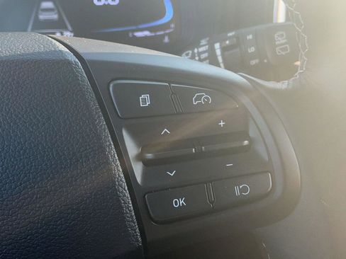 Certified 2024 Hyundai Venue SEL image 18