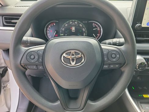 Used 2025 Toyota RAV4 XLE AWD/4WD image 18