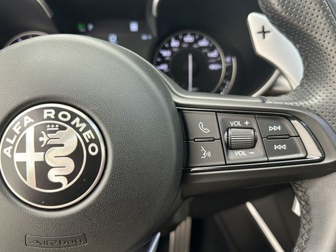 Used 2023 Alfa Romeo Stelvio Veloce AWD/4WD image 19
