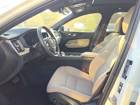 Used 2026 Volvo XC60 B5 Plus AWD/4WD image 8