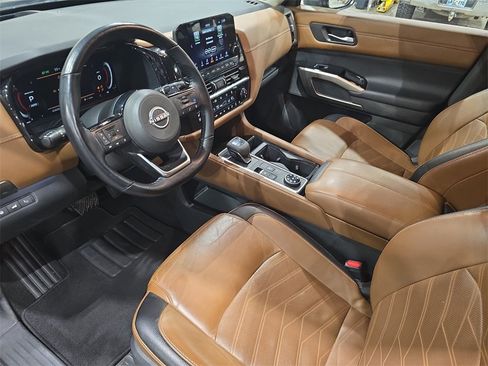 Used 2023 Nissan Pathfinder Platinum image 17
