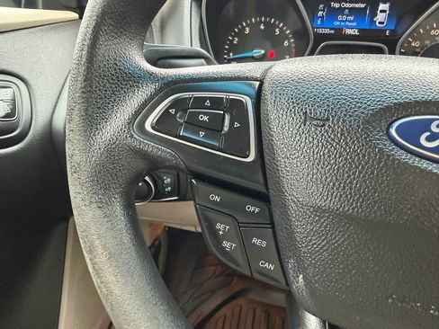 Used 2018 Ford Focus SE FWD image 16