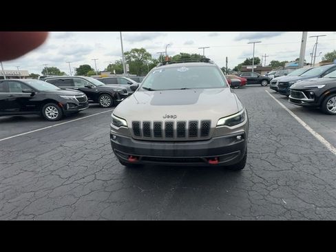 Used 2019 Jeep Cherokee Trailhawk w/ Cold Weather Group AWD/4WD image 3
