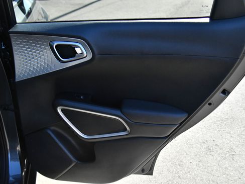 Used 2024 Kia Soul LX w/ Option Group 015 FWD image 32