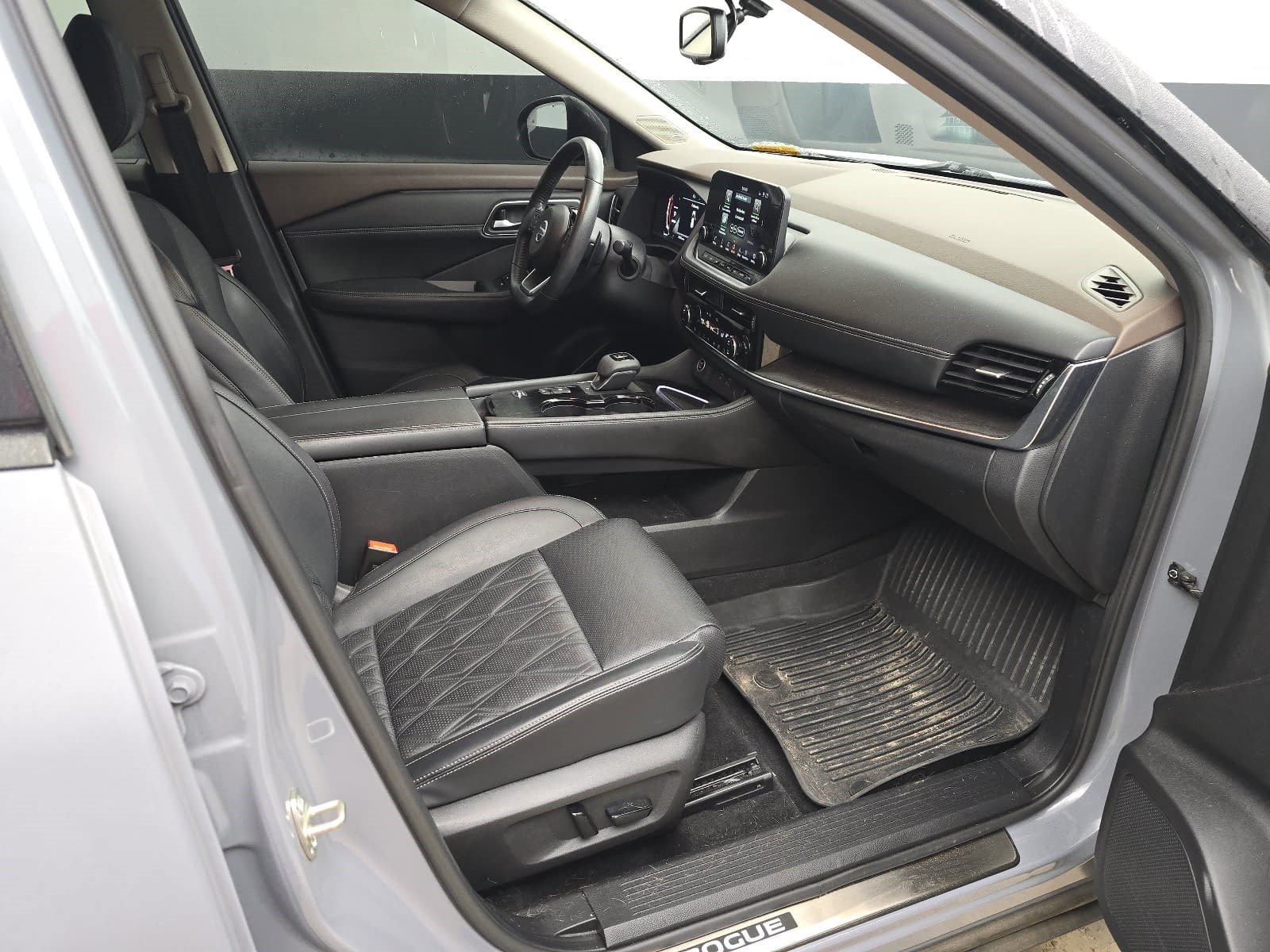 Used 2021 Nissan Rogue Platinum FWD image 26
