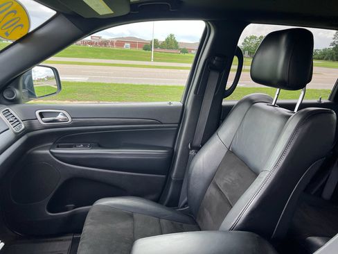 Used 2020 Jeep Grand Cherokee Altitude RWD image 21