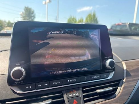 Used 2024 Nissan Altima 2.5 SV FWD image 21