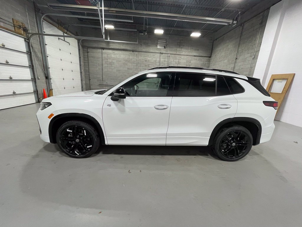 New 2026 Volkswagen Tiguan SE R-Line AWD/4WD image 2