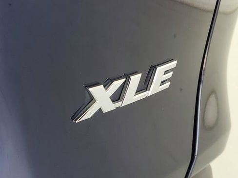 Used 2021 Toyota RAV4 XLE Premium FWD image 10