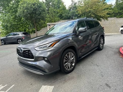 Used 2021 Toyota Highlander Platinum AWD/4WD image 3