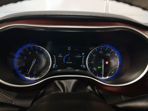 Used 2020 Chrysler Pacifica Limited FWD image 13