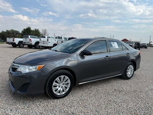 Used 2014 Toyota Camry LE FWD image 4