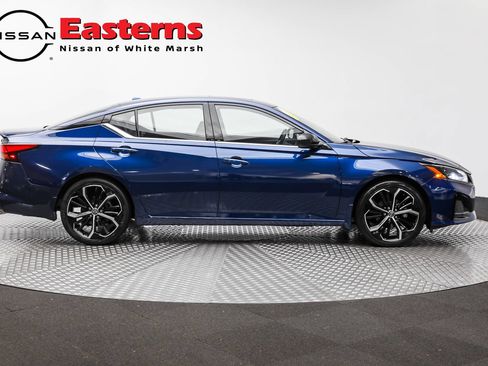 Used 2023 Nissan Altima 2.5 SR w/ SR Premium Package FWD image 4