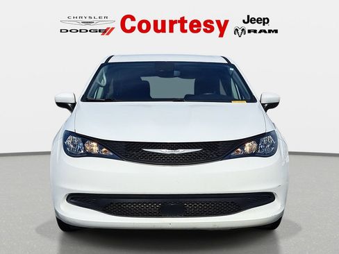 Used 2023 Chrysler Voyager LX FWD image 9