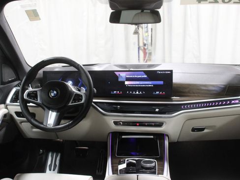 Used 2024 BMW X5 xDrive40i w/ M Sport Package AWD/4WD image 9