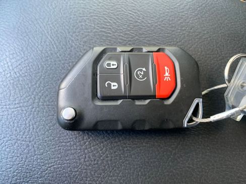 Used 2025 Jeep Wrangler Sahara image 22