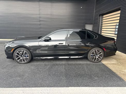 Used 2023 BMW 740i RWD image 2