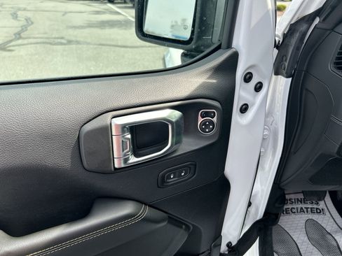 Used 2025 Jeep Wrangler Sahara w/ Safety Group image 20