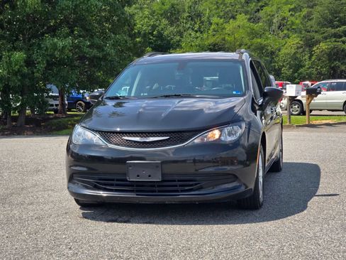 Used 2020 Chrysler Voyager Lxi FWD image 10
