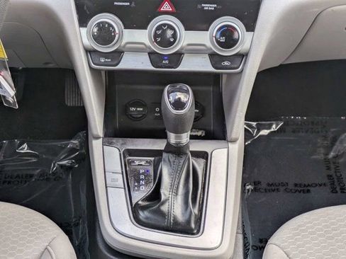 Used 2019 Hyundai Elantra SEL FWD image 18