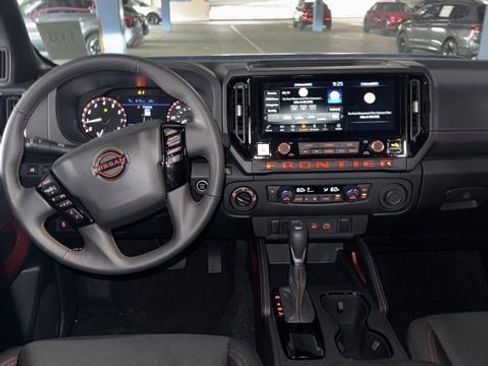 Used 2025 Nissan Frontier PRO-4X image 29