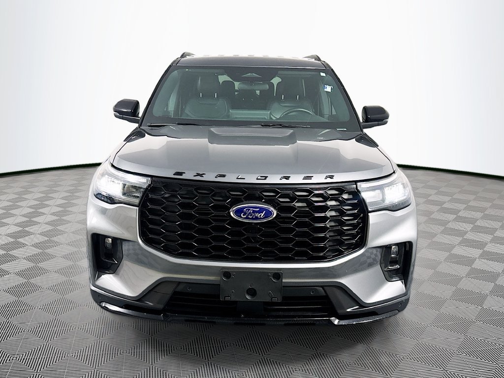 Used 2025 Ford Explorer ST-Line w/ ST-Line Street Pack AWD/4WD image 2