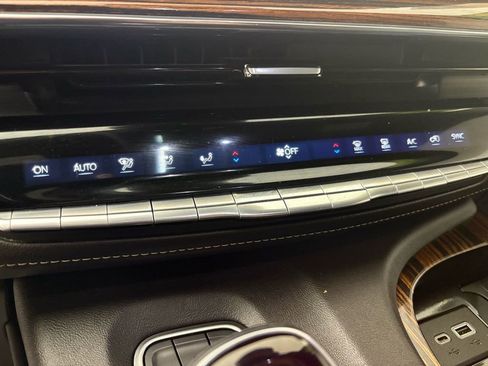 Used 2022 Cadillac Escalade ESV Luxury image 36