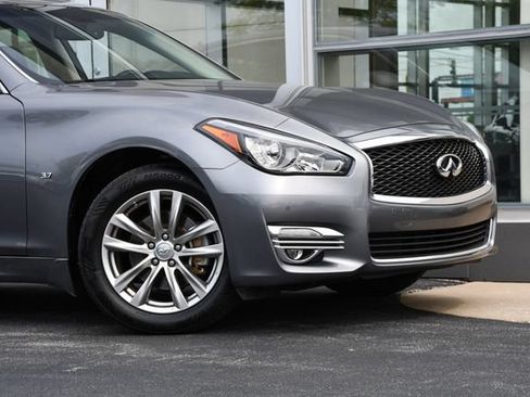 Used 2015 INFINITI Q70 3.7 w/ Deluxe Touring Package AWD/4WD image 13