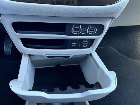 Used 2022 Chrysler Pacifica Touring-L image 33