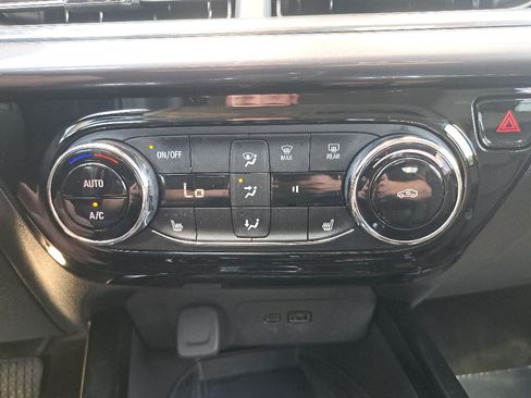 Used 2025 Chevrolet Trax ACTIV w/ Sunroof Package FWD image 21