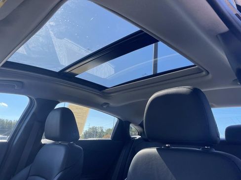 Used 2022 Chevrolet Malibu LT w/ Leather Package image 17