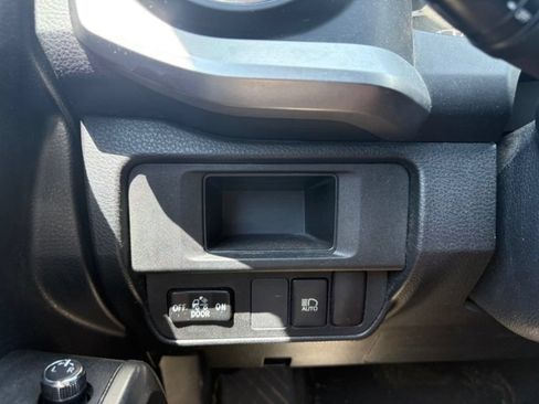 Used 2018 Toyota Tacoma SR5 RWD image 19