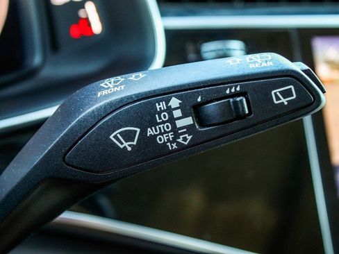 Used 2022 Audi Q8 Premium Plus w/ Premium Plus Package image 30