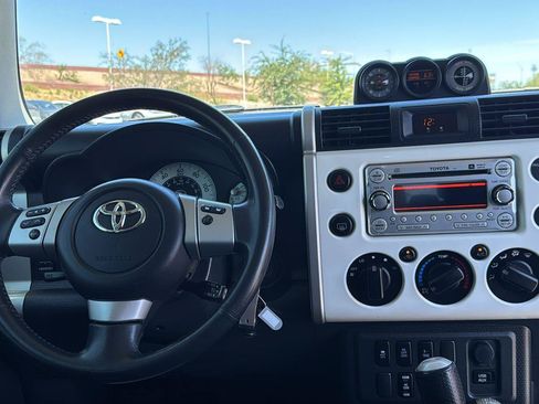 Used 2014 Toyota FJ Cruiser 4WD w/ Upgrade Package image 15