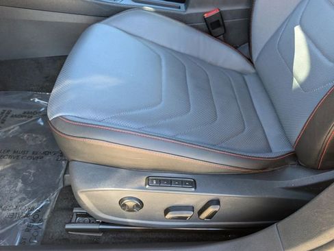 Used 2025 Volkswagen Jetta GLI Autobahn image 12