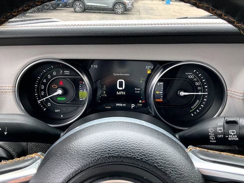 Used 2022 Jeep Wrangler Unlimited Sahara image 13