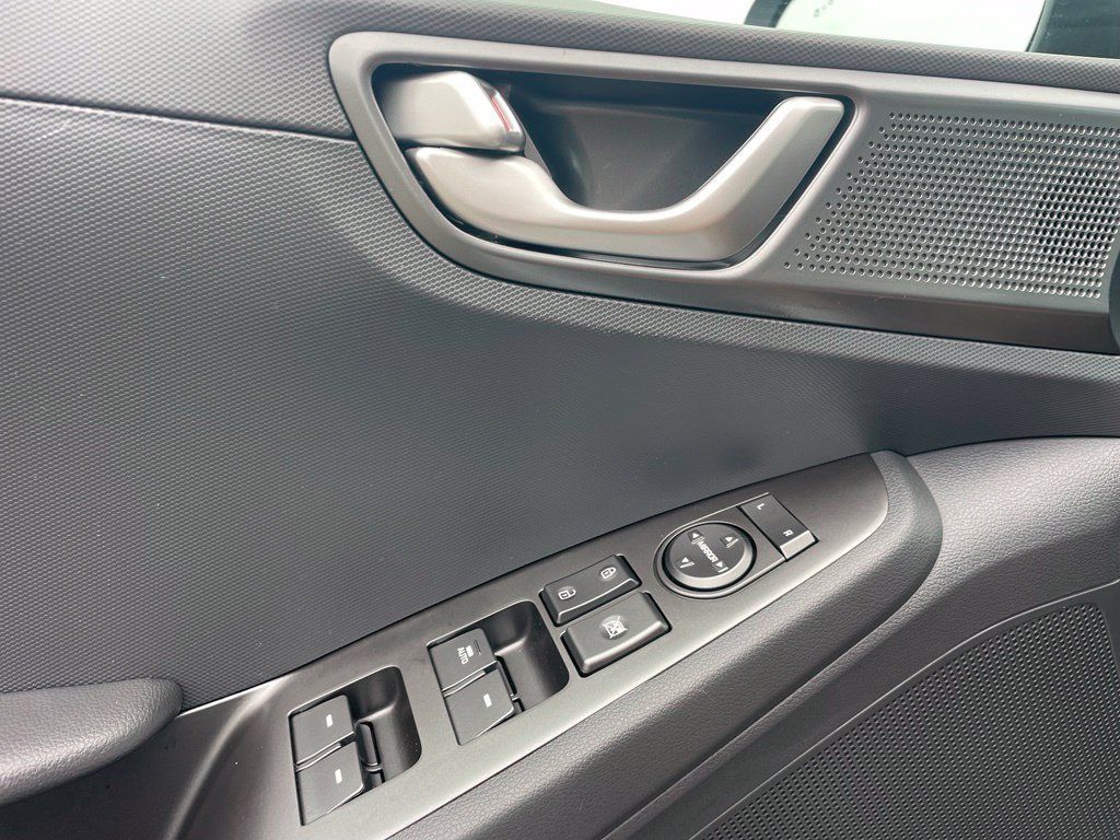 Used 2020 Hyundai Ioniq SE FWD image 28