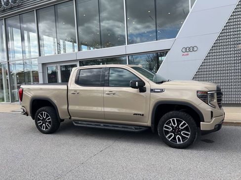 Used 2023 GMC Sierra 1500 AT4 w/ AT4 Premium Package AWD/4WD image 12