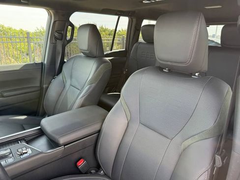 Used 2024 Lexus GX 550 image 13