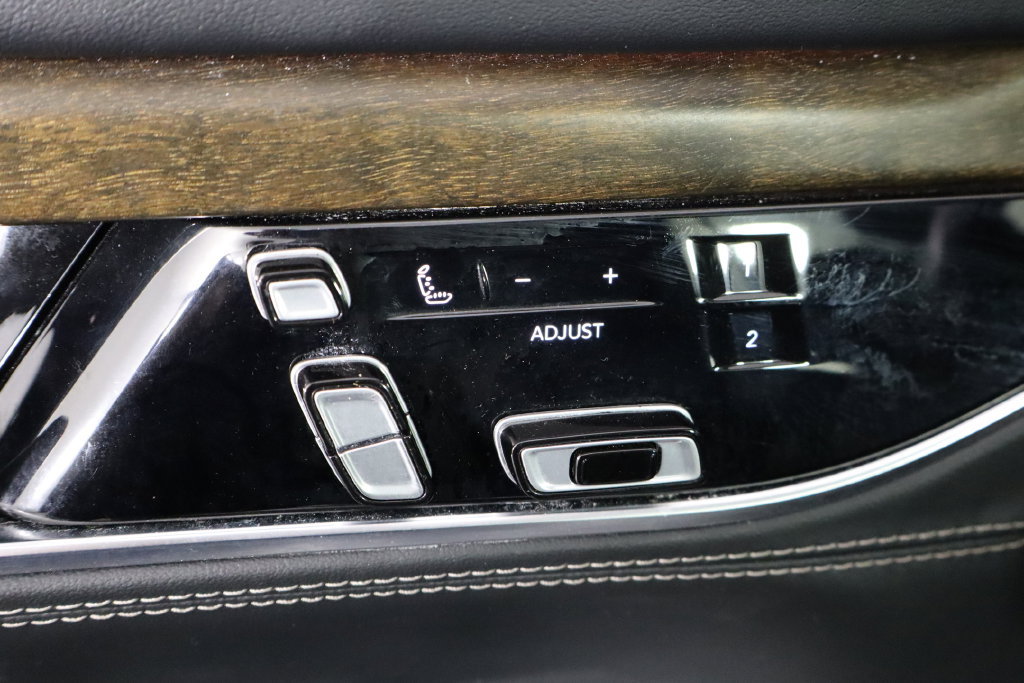 Used 2023 Jeep Grand Wagoneer L Series II w/ Premium Group II AWD/4WD image 23