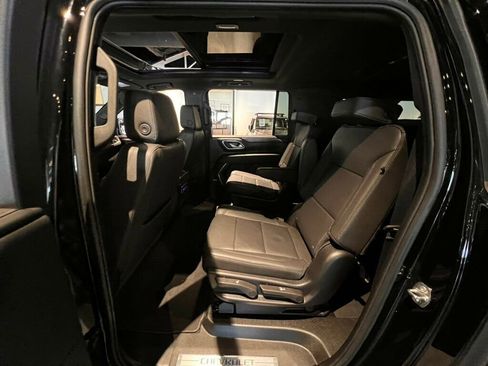 Used 2024 Chevrolet Suburban Z71 w/ Luxury Package image 25