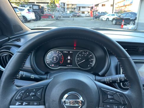 Used 2019 Nissan Kicks SR image 11