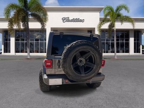Used 2021 Jeep Wrangler Unlimited Sahara AWD/4WD image 12