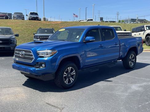 Used 2016 Toyota Tacoma TRD Sport w/ Premium & Technology Package image 3