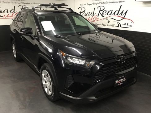 Used 2019 Toyota RAV4 LE image 2