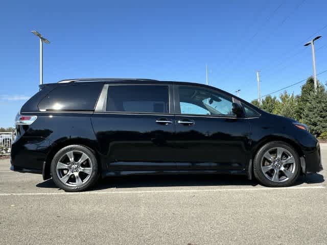 Used 2018 Toyota Sienna SE Premium FWD image 3