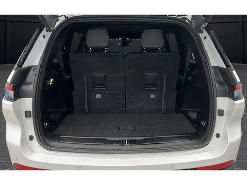 Used 2024 Jeep Grand Cherokee L Limited w/ Black Appearance Package image 38